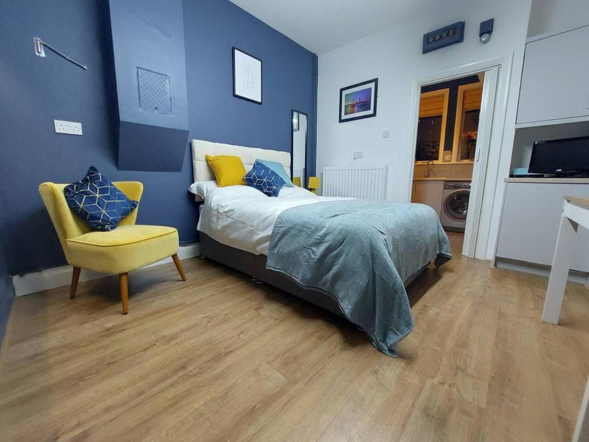 Inviting 1-Bed Apartment In Херн-Бей Экстерьер фото